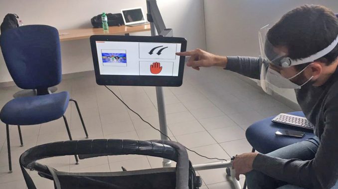 lorenzo usa il puntatore oculare